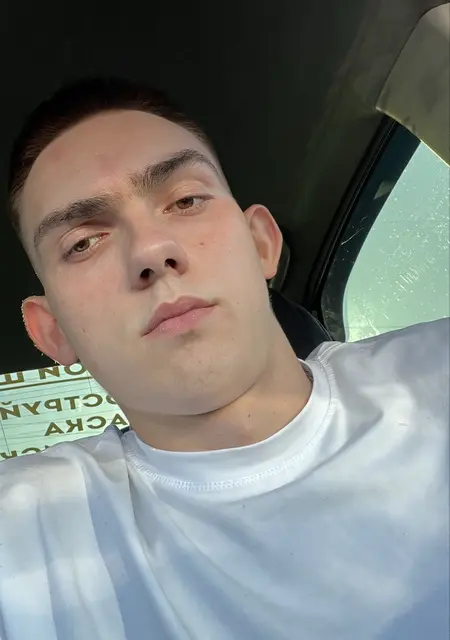 Я Алексей, 19, из Сургута, ищу знакомства без обязательств