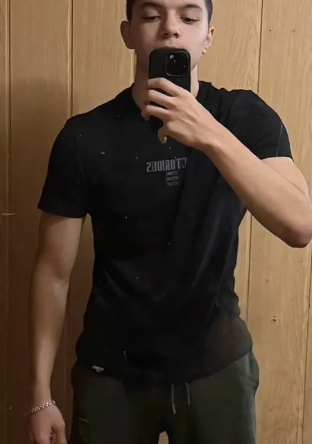 Я Эмиль, 19, знакомлюсь на одну ночь в Бахчисарае