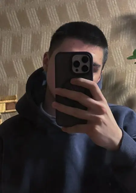 Я Артем, 19, знакомлюсь на одну ночь в Санкт-Петербурге