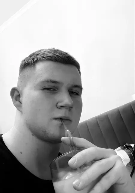 Я Вячеслав, 19, из Санкт-Петербурга, ищу знакомство для общения