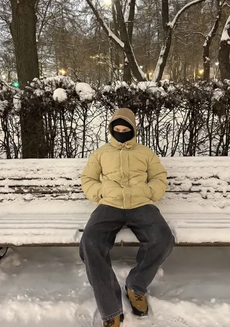 Я Денис, 18, из Москвы, ищу знакомства без обязательств