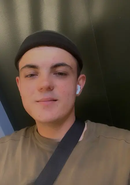 Я Дмитрий, 23, знакомлюсь на одну ночь в Бахчисарае