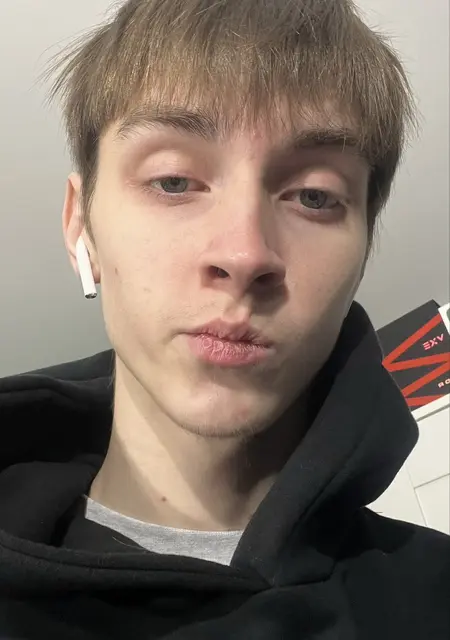 Я Влад, 18, из Новокузнецка, ищу знакомство для дружбы