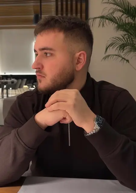 Я Влад, 29, из Москвы, ищу знакомство для открытые отношения