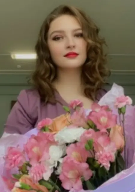 Лилия из Гукова, мне 20, познакомлюсь